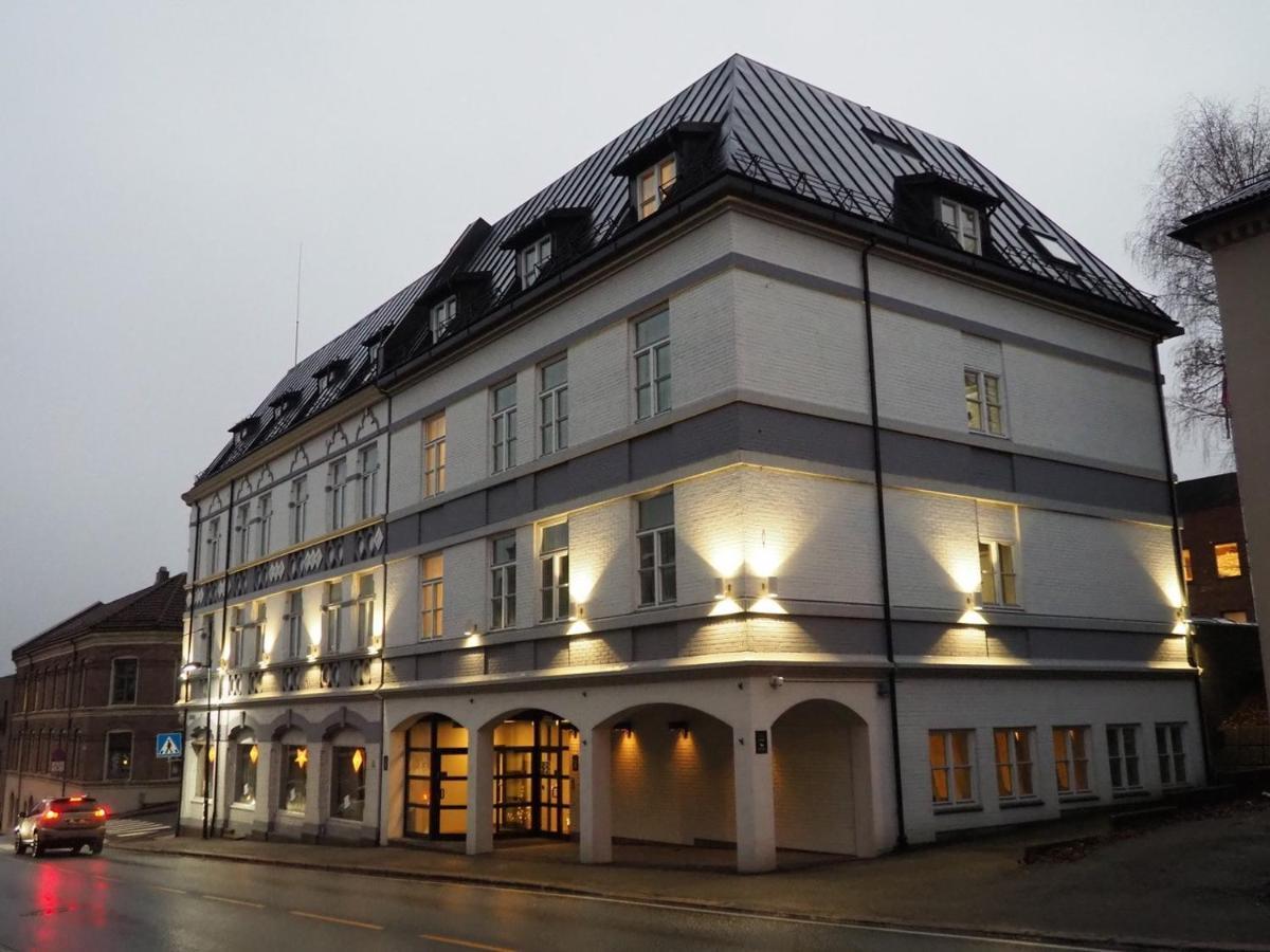 Henriks Hotell Шиен Екстериор снимка