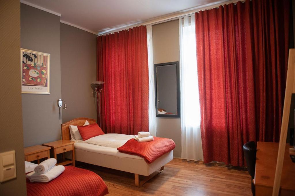Henriks Hotell Шиен Екстериор снимка