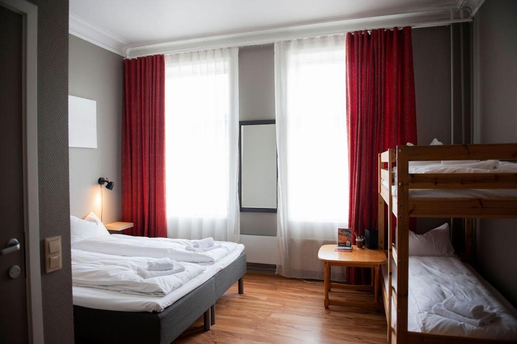 Henriks Hotell Шиен Екстериор снимка