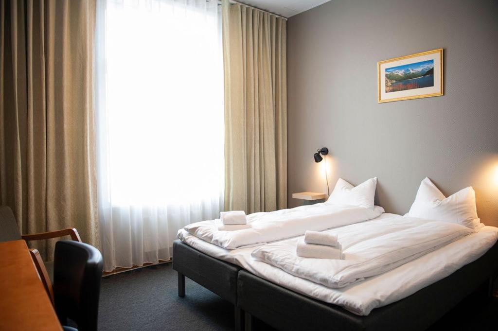 Henriks Hotell Шиен Екстериор снимка