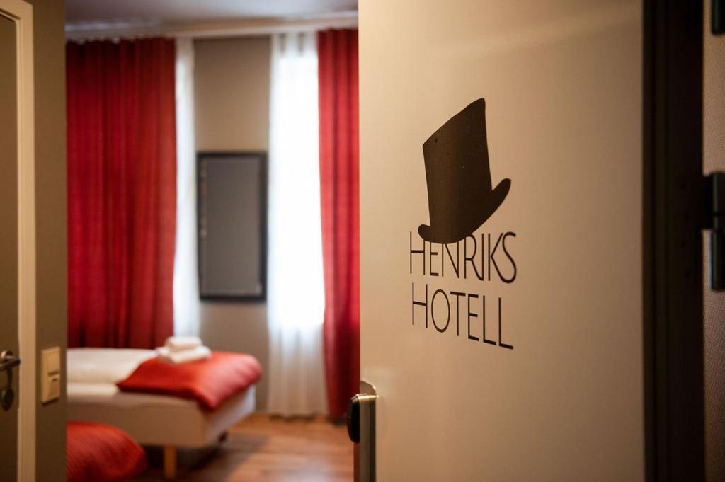 Henriks Hotell Шиен Екстериор снимка