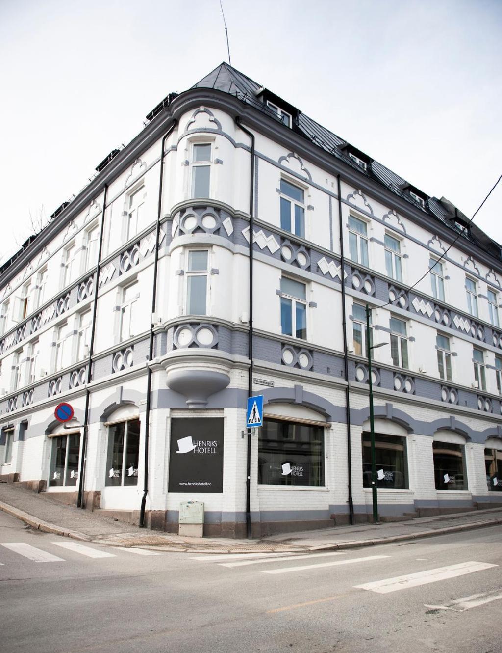 Henriks Hotell Шиен Екстериор снимка