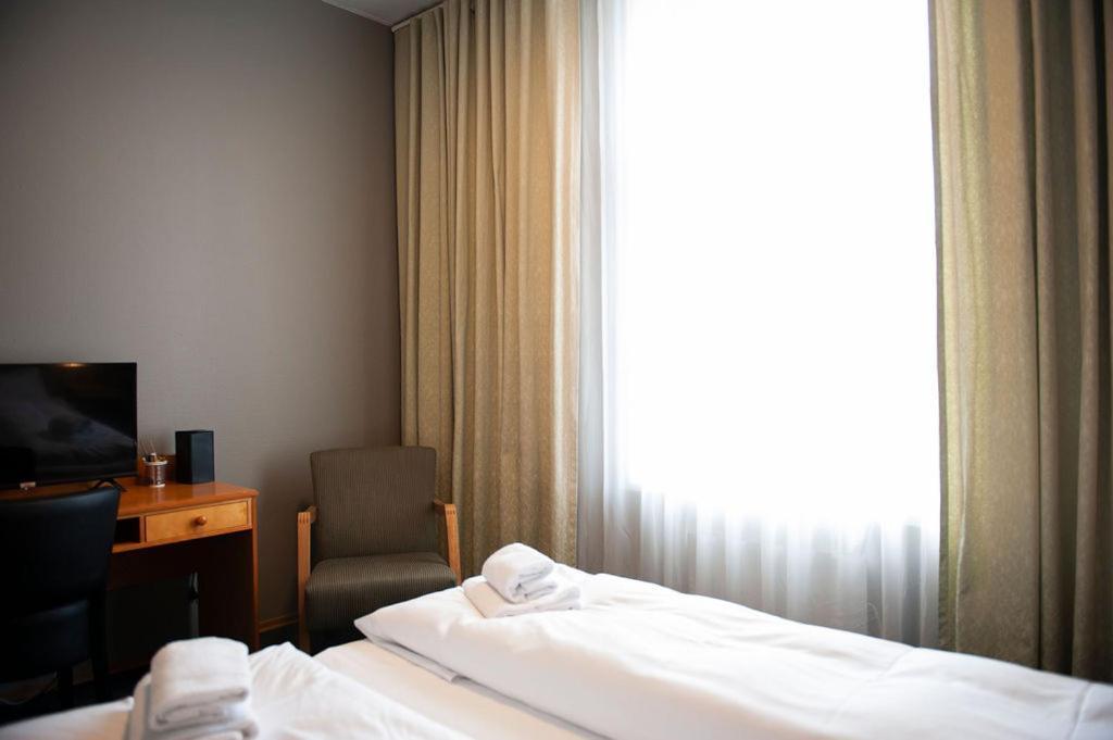 Henriks Hotell Шиен Екстериор снимка