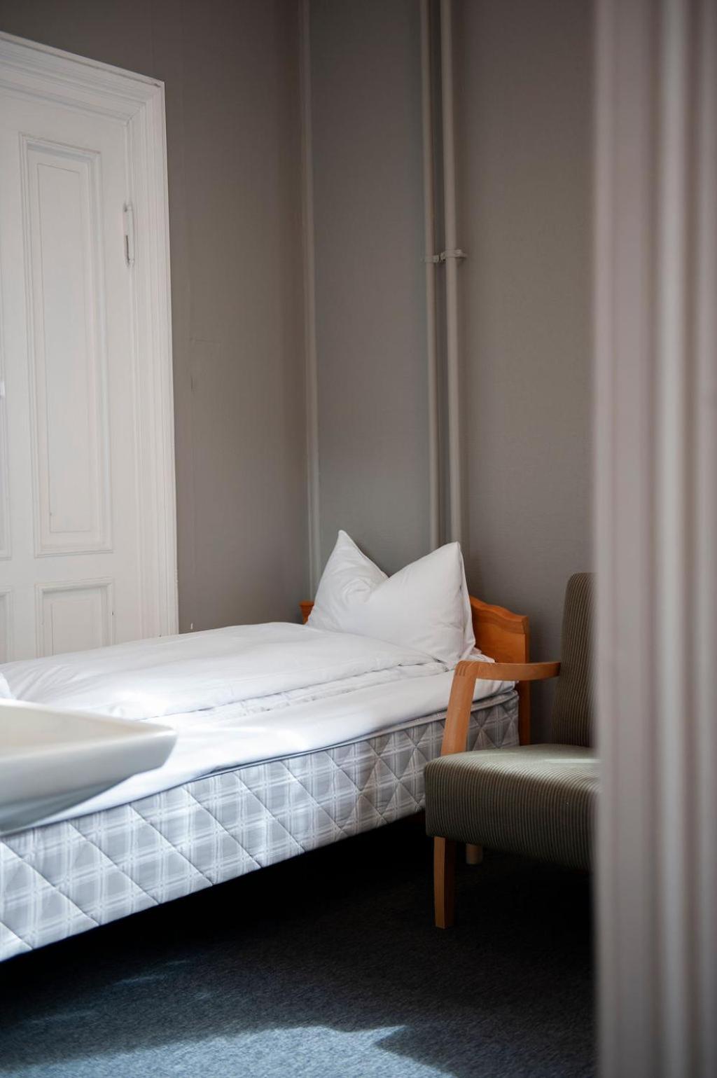 Henriks Hotell Шиен Стая снимка